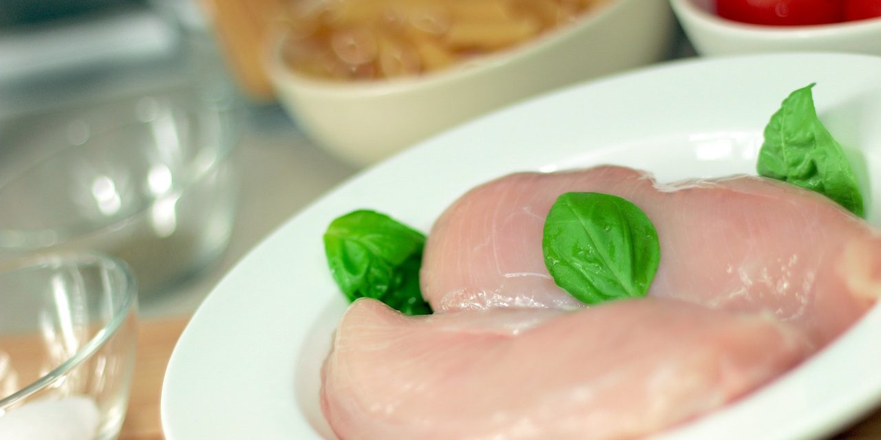 Petti di pollo con ripieno di arachidi