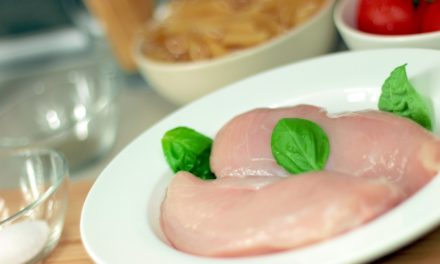 Petti di pollo con ripieno di arachidi